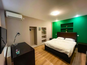 Cool Flat With Hot Whirlpool Tub In The Old Town